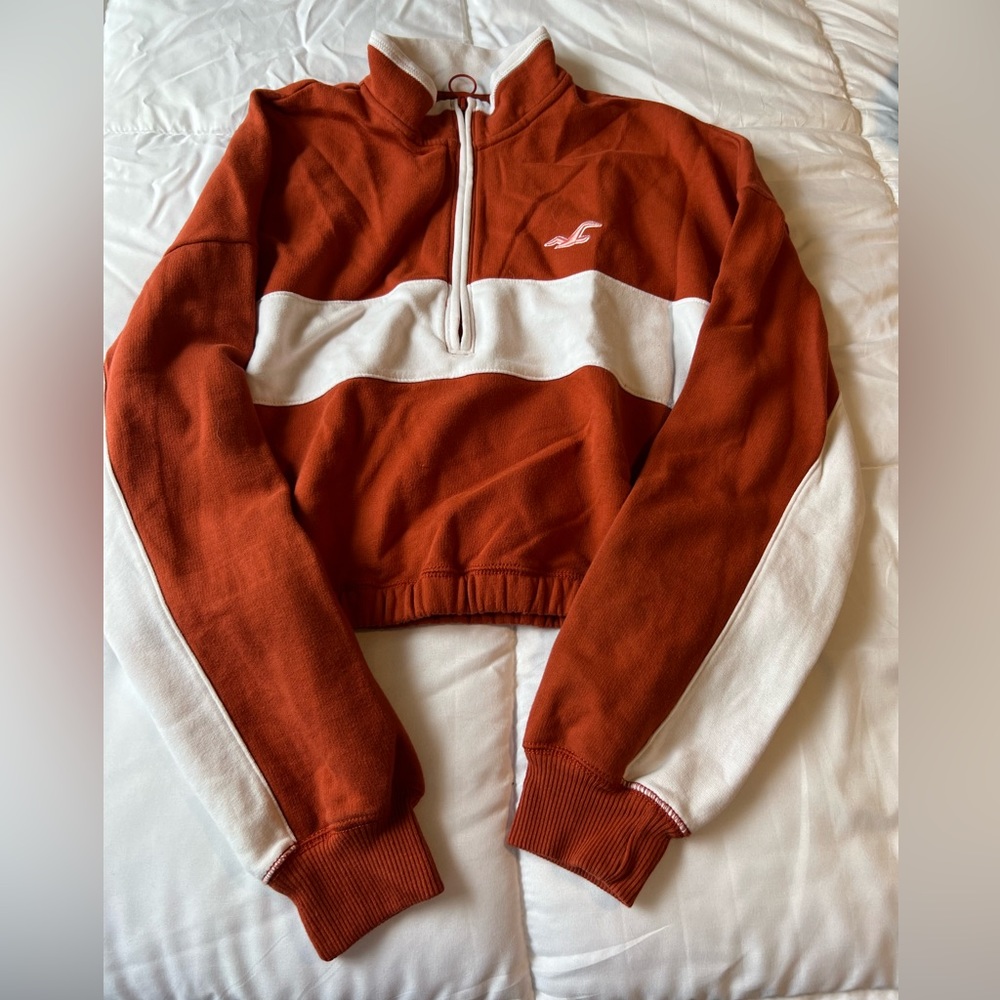 Hollister cropped Zip